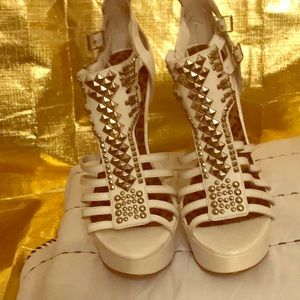 Chinese Laundry Gladiator White Shoe.